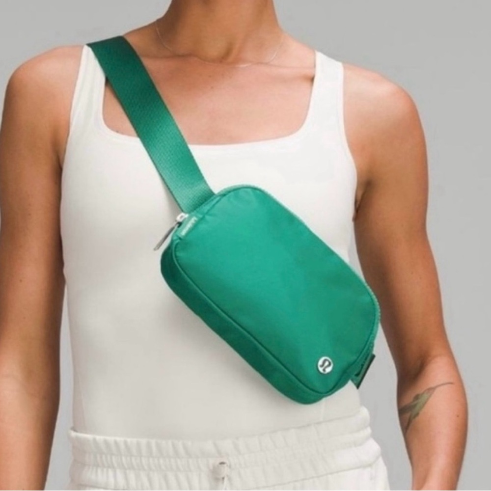 NWT Lululemon Belt Bag or Crossbody Bag in Cascadia Green 💚